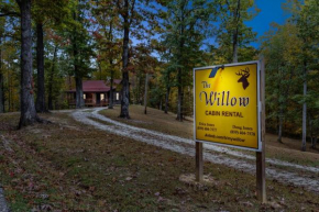 Secluded & Cozy cabin resting on a 70 acre private land close to Red River Gorge, Ky, Hollerwood ATV Park and DBBB Trails